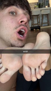 Scarlet Vas feet photo thumbnail
