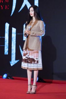 Mi Yang feet photo 5