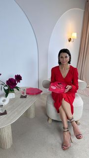 Anna Popek feet photo thumbnail