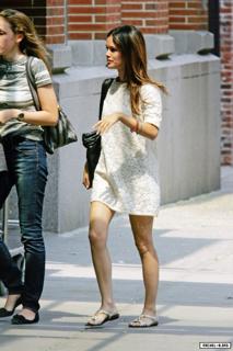 Rachel Bilson feet photo thumbnail