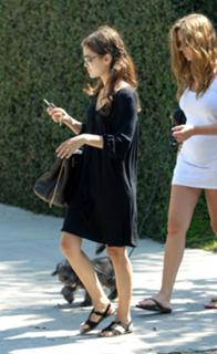 Rachel Bilson feet photo thumbnail