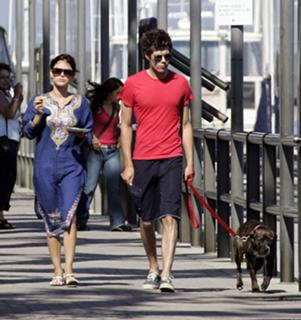 Rachel Bilson feet photo thumbnail