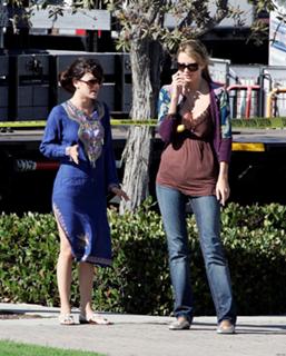 Rachel Bilson feet photo thumbnail