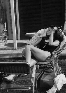 Joan Collins feet photo 2