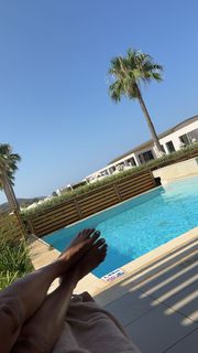 Scarlet Vas feet photo thumbnail