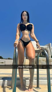 Scarlet Vas feet photo thumbnail