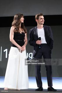 Alison Brie feet photo 5