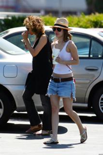 Rachel Bilson feet photo thumbnail