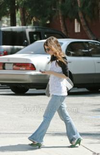 Rachel Bilson feet photo thumbnail