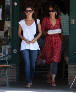 Rachel Bilson feet photo thumbnail
