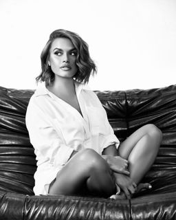 Joy Taylor feet photo 4