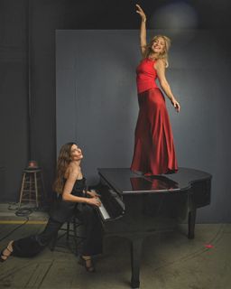 Kathryn Hahn feet photo 2