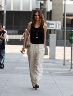 Rachel Bilson feet photo thumbnail