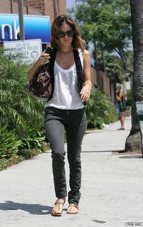 Rachel Bilson feet photo thumbnail