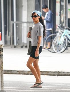 Zoë Kravitz feet photo 1