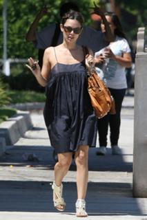 Rachel Bilson feet photo thumbnail