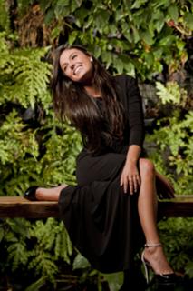 Isis Valverde feet photo thumbnail
