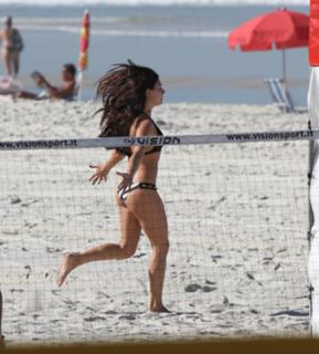 Isis Valverde feet photo thumbnail