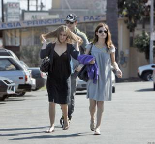 Rachel Bilson feet photo thumbnail
