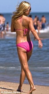 Kelly Ripa feet photo thumbnail