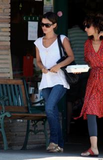 Rachel Bilson feet photo thumbnail