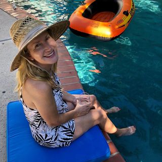 Angela Kinsey feet photo 3