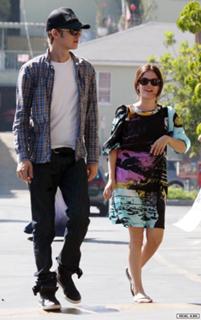 Rachel Bilson feet photo thumbnail