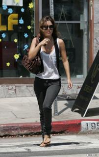 Rachel Bilson feet photo thumbnail