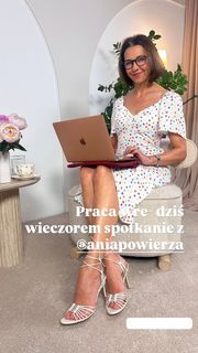 Anna Popek feet photo thumbnail