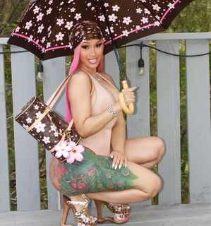 Cardi B feet photo 2