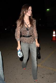 Rachel Bilson feet photo thumbnail