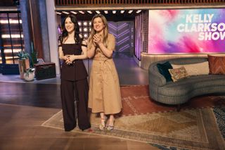 Kelly Clarkson feet photo 2