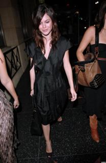 Rachel Bilson feet photo thumbnail