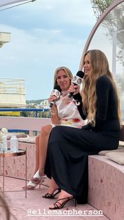 Elle Macpherson feet photo 1