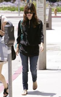 Rachel Bilson feet photo thumbnail