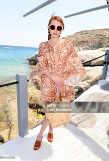 Emma Roberts feet photo 1