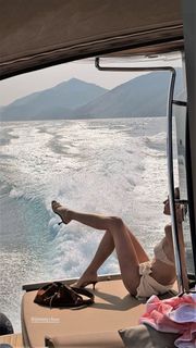 Josephine Skriver feet photo 3