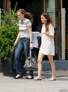Rachel Bilson feet photo thumbnail