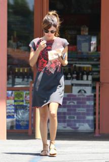 Rachel Bilson feet photo thumbnail
