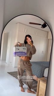 Zaira Nara feet photo 2