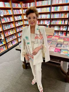 Joan Collins feet photo 1
