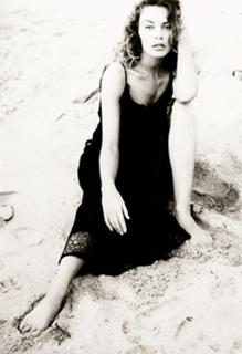 Kylie Minogue feet photo thumbnail