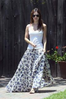 Rachel Bilson feet photo thumbnail