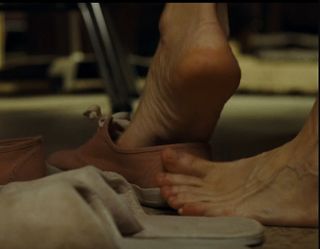 Kristen Wiig feet photo 1