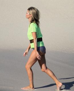 Kate Moss feet photo thumbnail