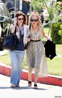 Rachel Bilson feet photo thumbnail
