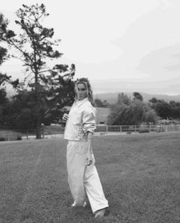 Katie Cassidy feet photo 1