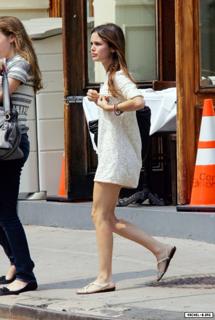 Rachel Bilson feet photo thumbnail