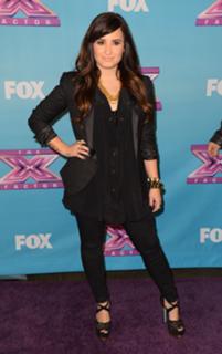 Demi Lovato feet photo thumbnail