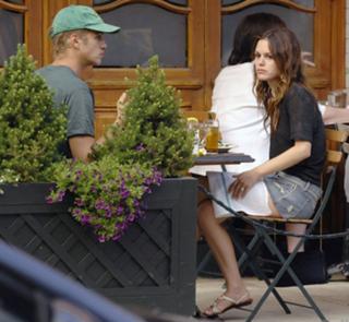 Rachel Bilson feet photo thumbnail